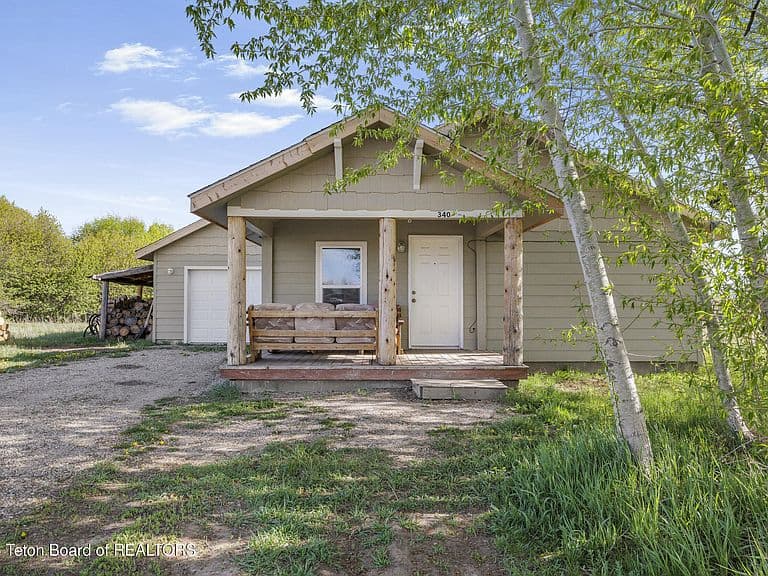 340 E Garnett Ave photo 1