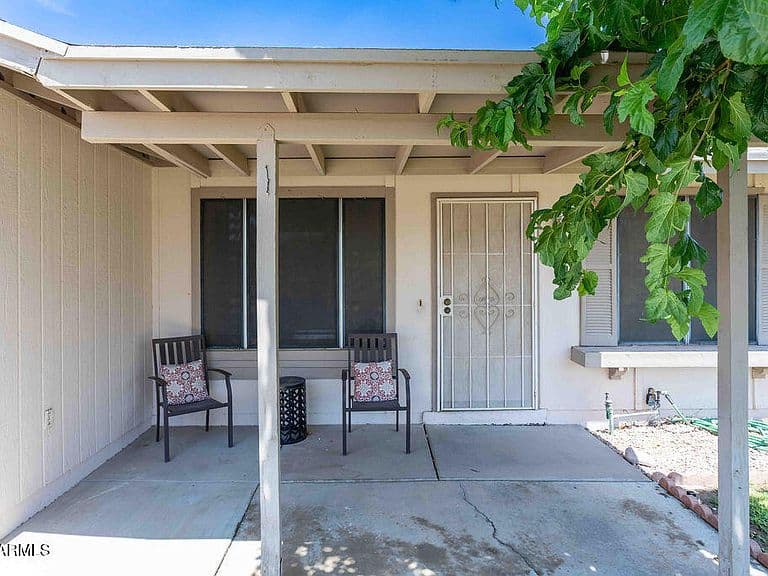 1520 W MARLBORO Drive photo 2