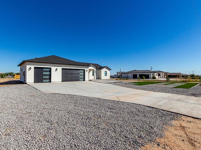 681 N Bruner Rd photo 2