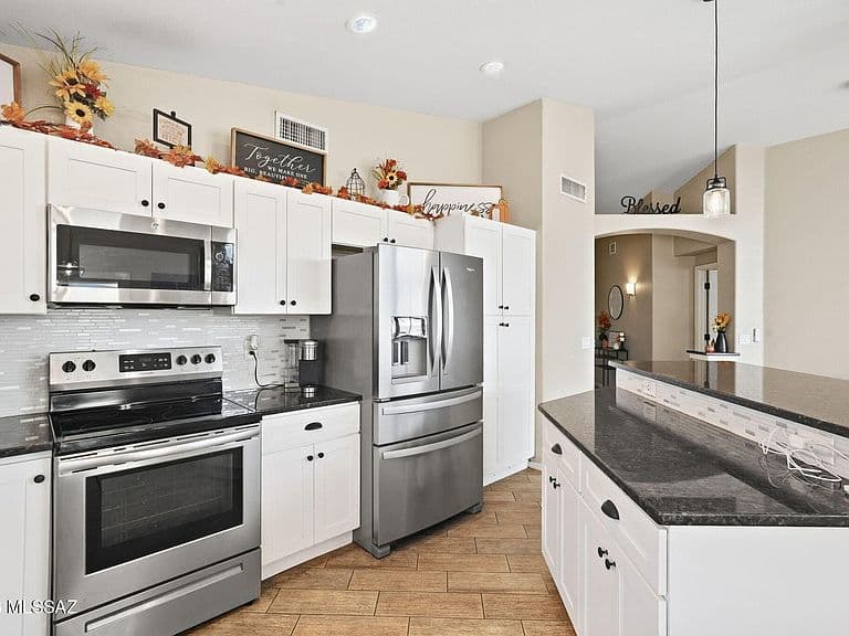 8604 N Cantora Way photo 3