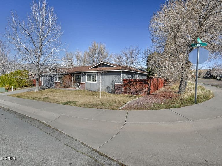 974 Adobe Dr photo 2