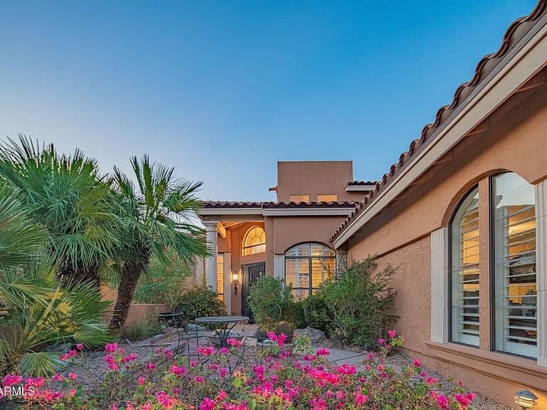1054 E SHANGRI LA Road photo 3