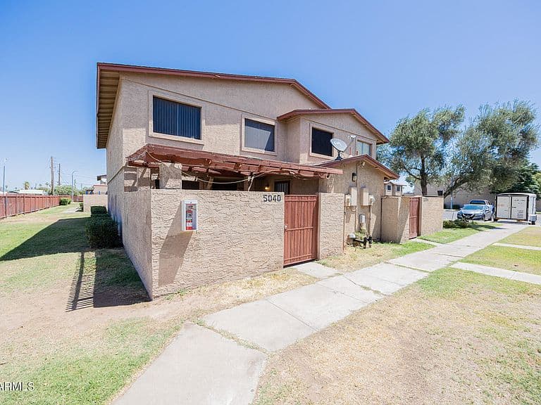 5040 N 40TH Avenue photo 1