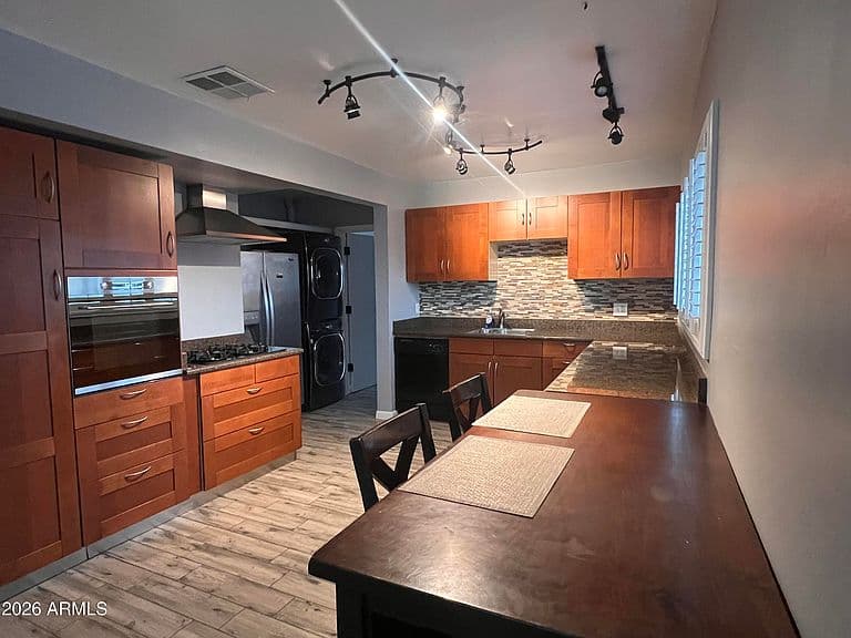 610 E 1ST Place photo 5
