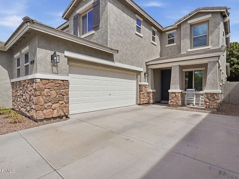 1424 E GOLDCREST Street photo 3