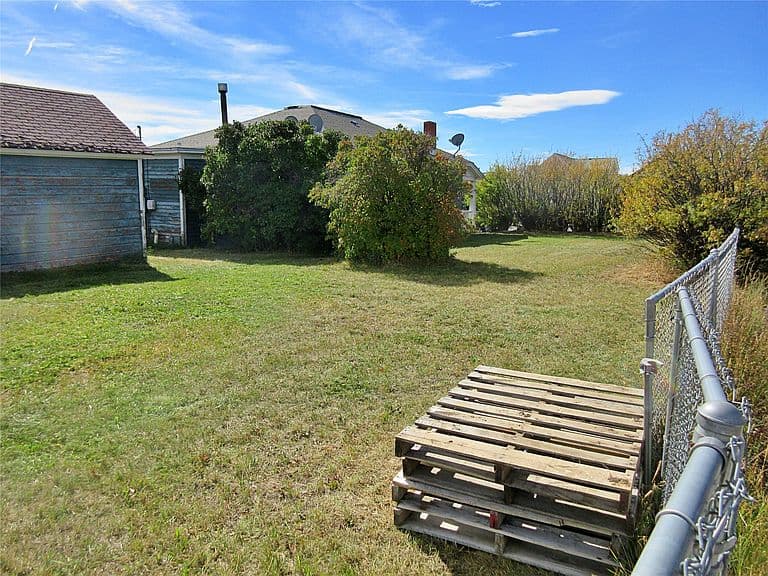 1108 Nevada Ave photo 4