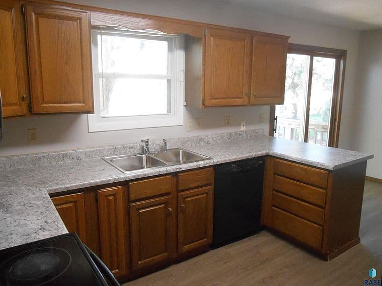 4105 S Holbrook Ave photo 5