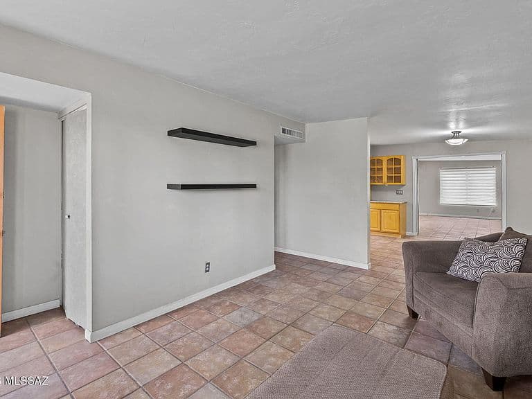 3539 W Wesleyan Dr photo 5