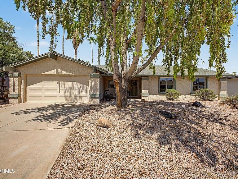 2436 W ONZA Avenue photo 2