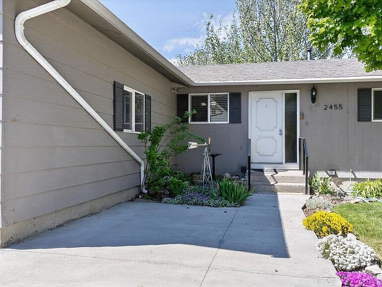 2455 Ada St photo 2