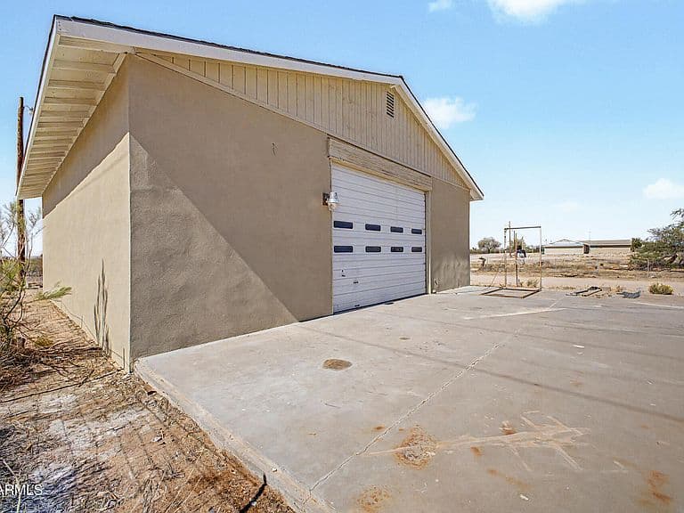 20221 E MAYFIELD Road photo 5