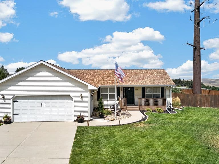 1004 Lennon Ln photo 2