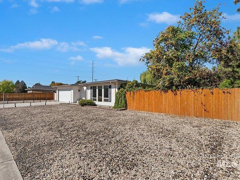 3854 S Rushmore Way photo 3