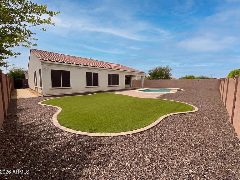 2312 E SUSAN Drive photo 5