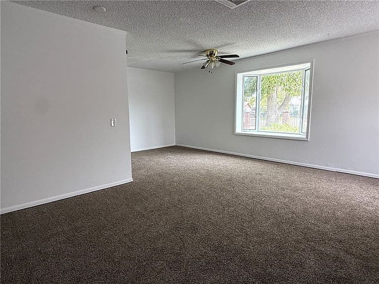 2911 Arthur Street photo 4