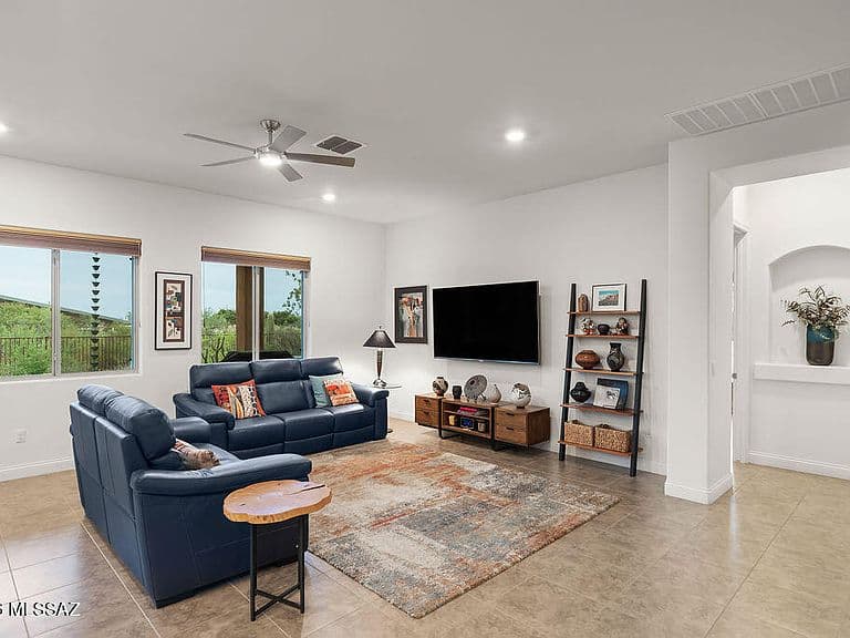 887 S Castar Dr photo 4