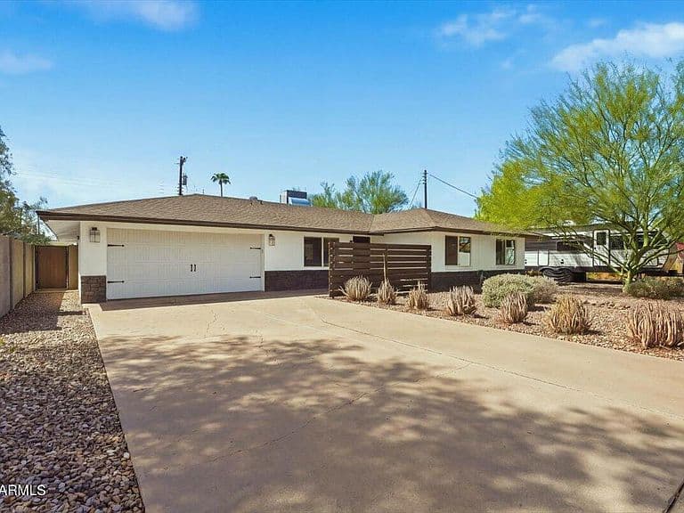 1209 W MEDLOCK Drive photo 3
