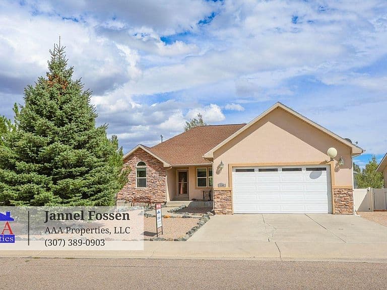 3208 Magnolia Dr photo 1