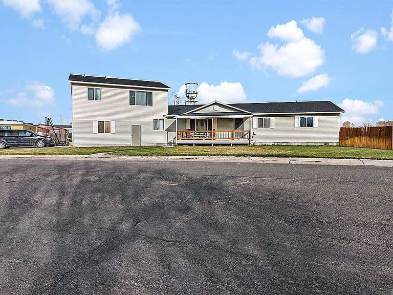 309 W Willow St photo 1