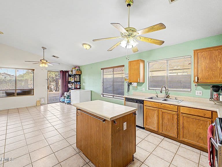 1096 E GRAHAM Lane photo 3
