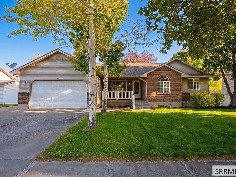3865 Orchard Cir photo 1