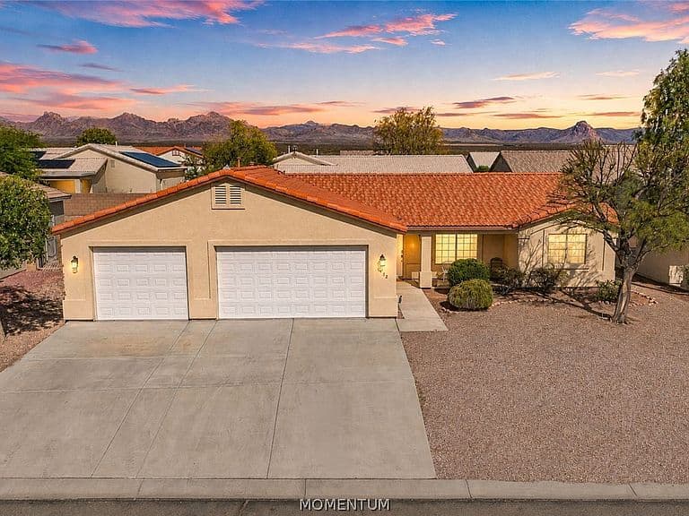 4412 S Heather Avenue photo 1