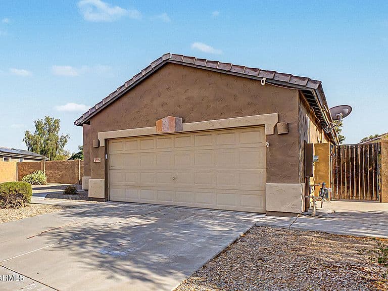 5775 W TOWNLEY Avenue photo 4