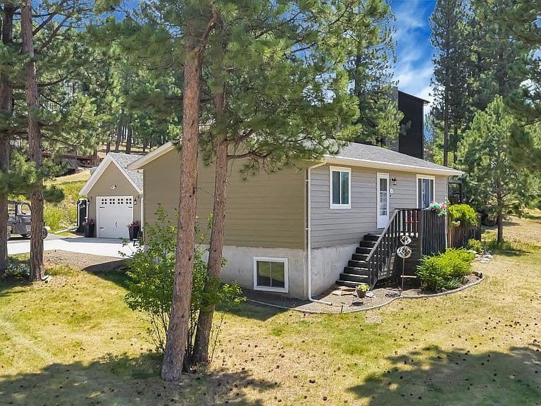 530 Deegan Dr photo 1