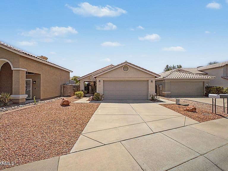 5017 W WIKIEUP Lane photo 1