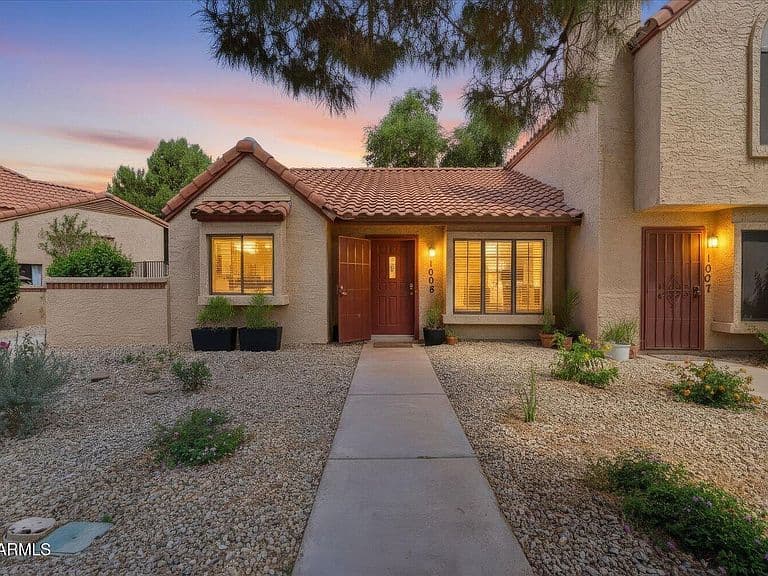 4901 E Kelton Lane #1008 photo 1