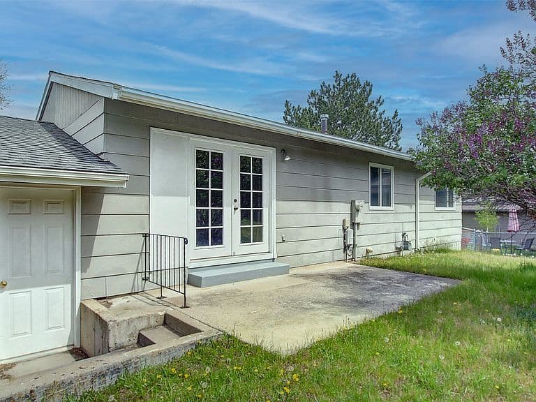 2219 E Crescent Dr photo 3