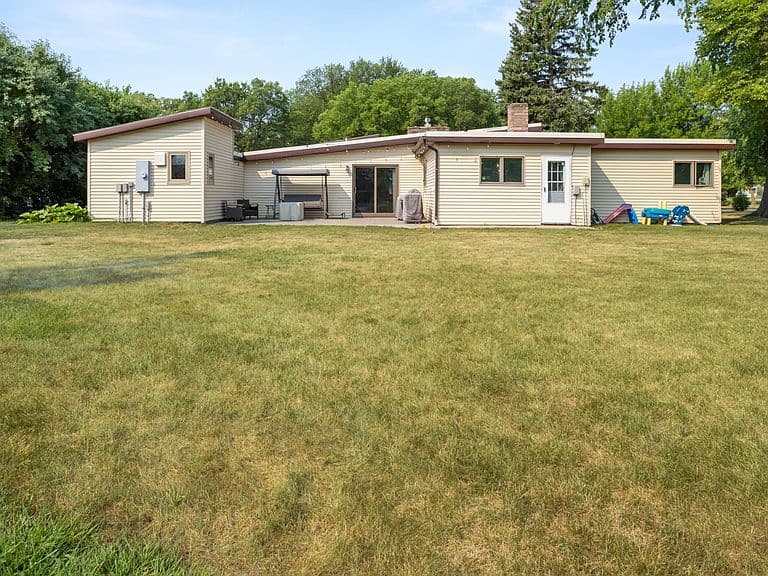 844 2nd St N photo 4