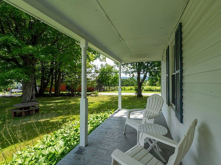 621 Bradford Road photo 3