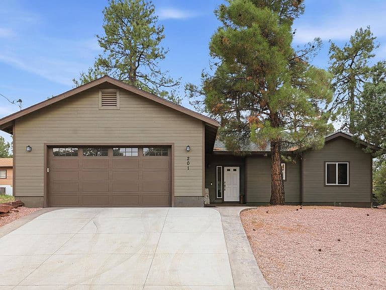 201 W Chateau Cir photo 2
