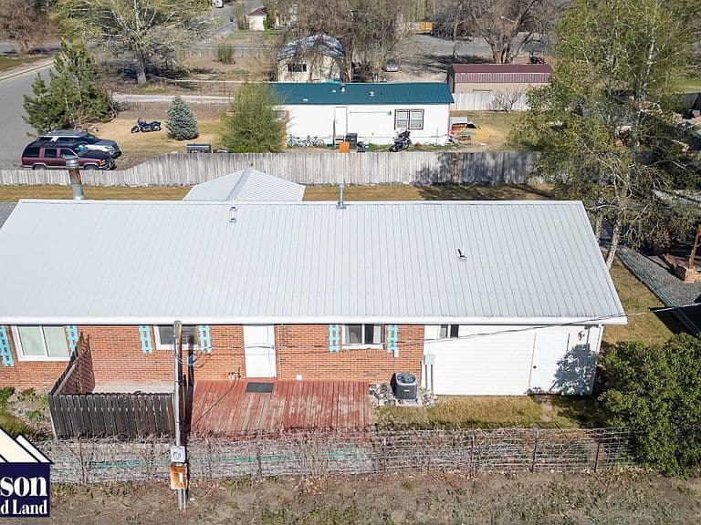 130 E Shoshone Ave photo 4
