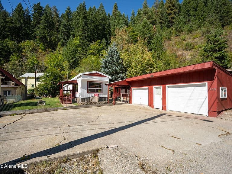 153 Burke Rd photo 1