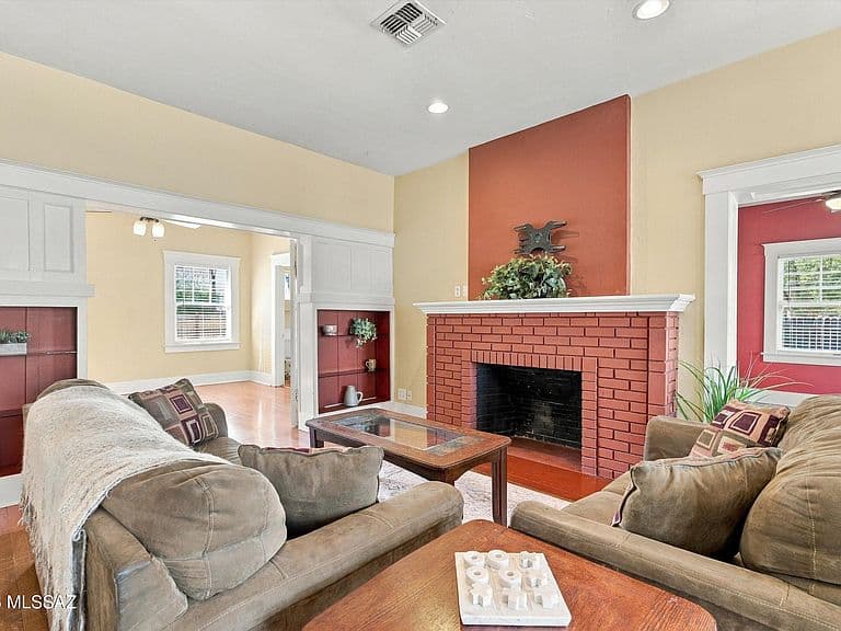632 E University Blvd photo 4