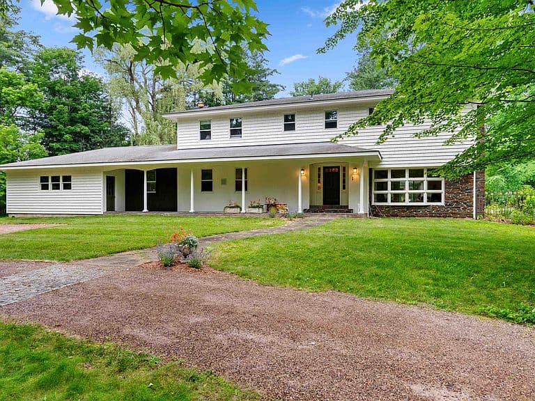 49 Shady Lane photo 3