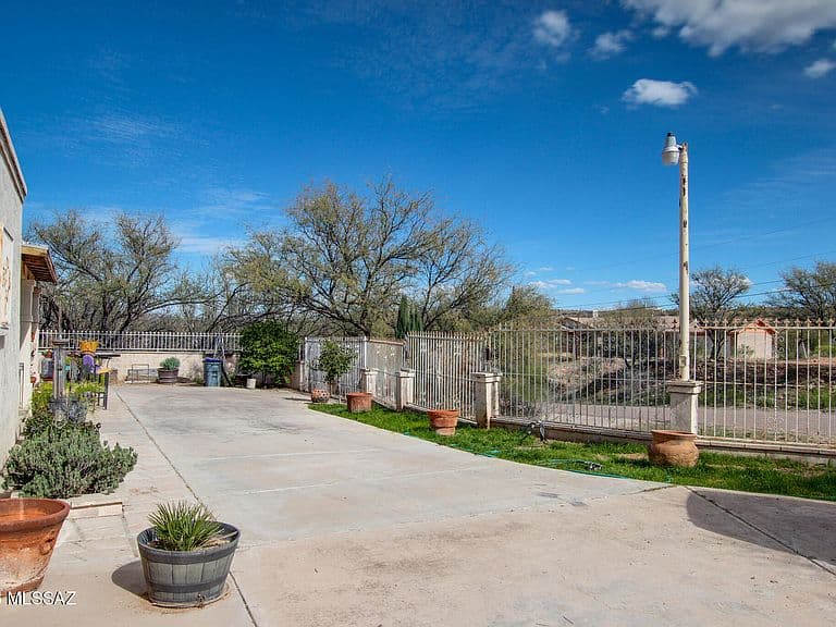 992 Paseo Lobo photo 5