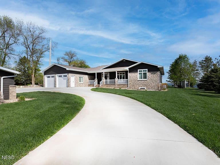 620 N Lake Dr photo 2