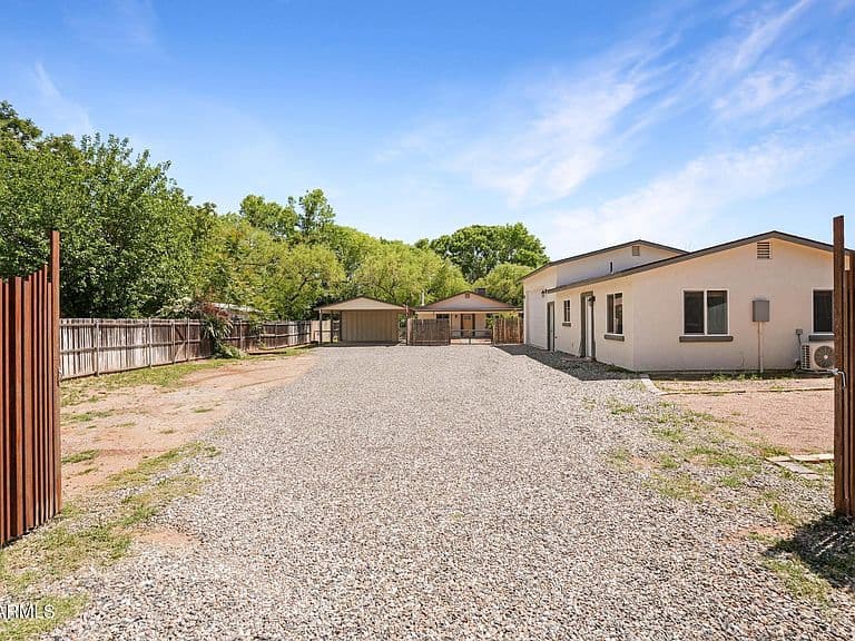 263 E HOLLAMON Street photo 1