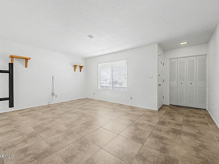 3327 W MOUNTAIN VIEW Road photo 5