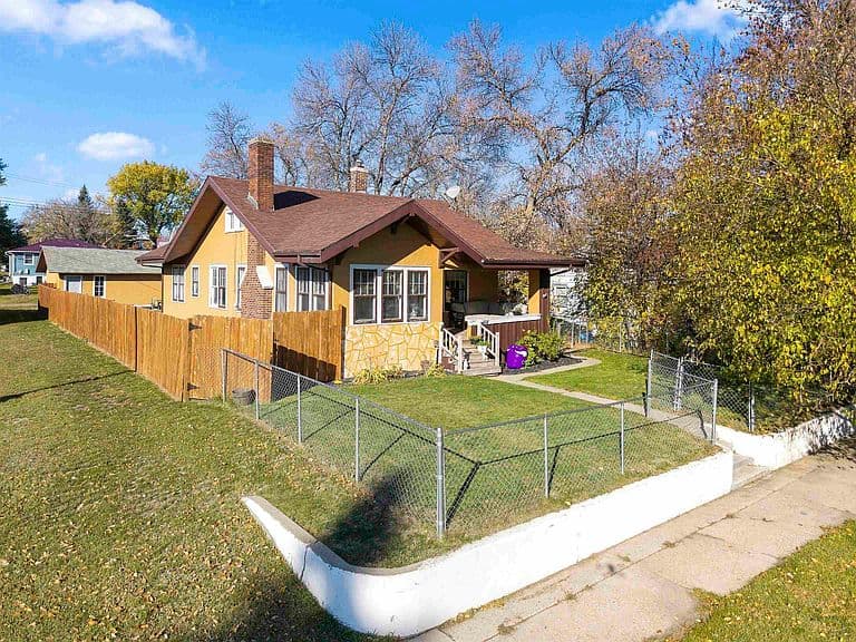 414 2nd St SE photo 2