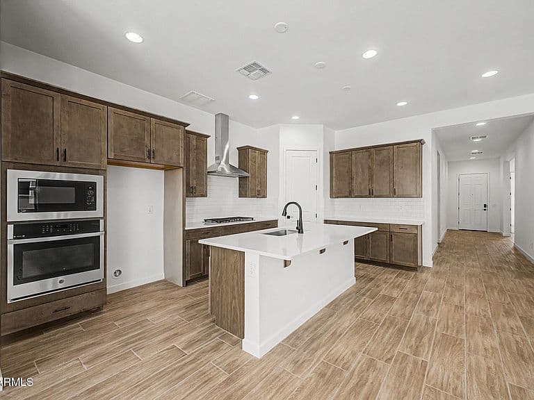 16976 W DESERT Lane photo 2