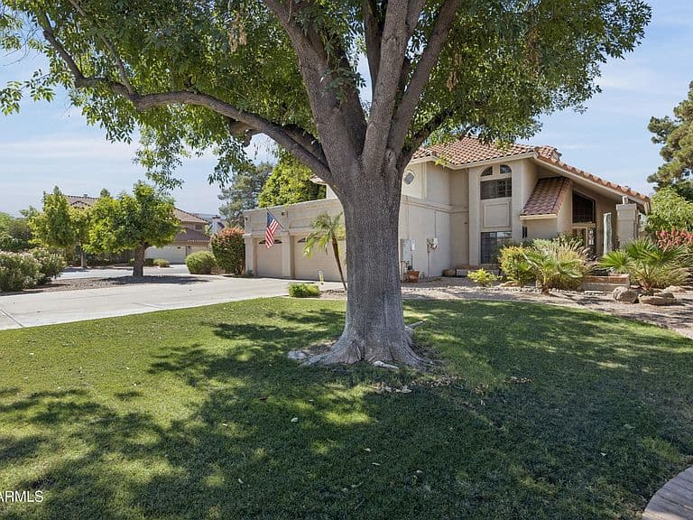 1983 E PALOMINO Drive photo 3