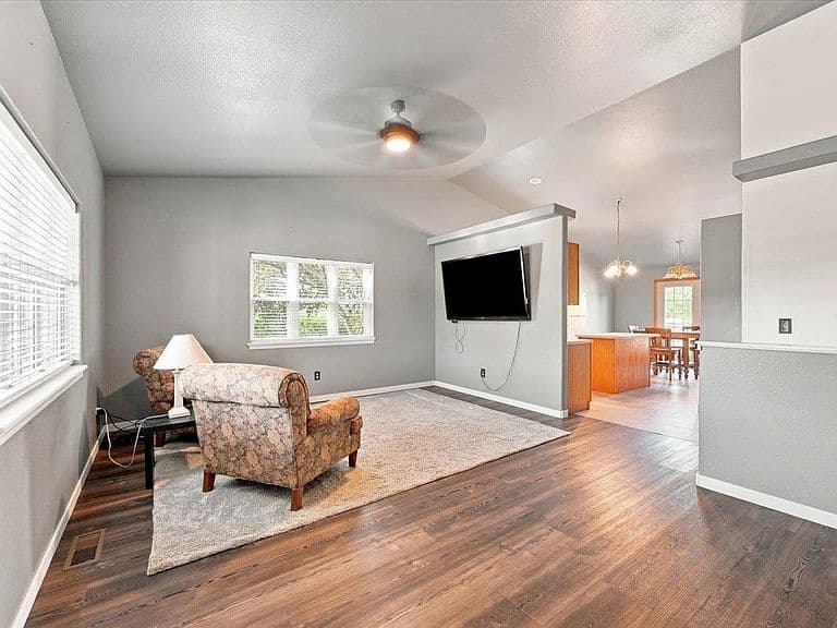 1836 Iron Horse Loop photo 4