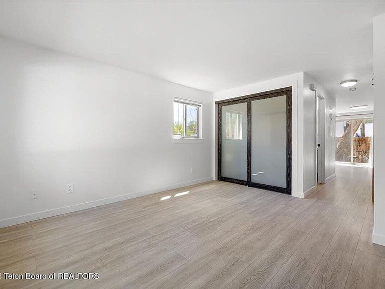 365 N Glenwood St APT A photo 3