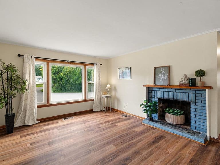 27 Sherry Road photo 4