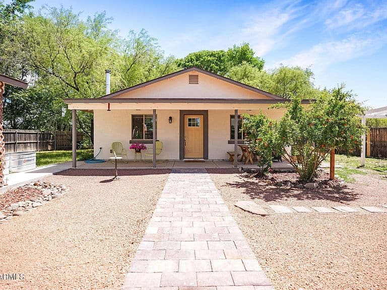 263 E HOLLAMON Street photo 3
