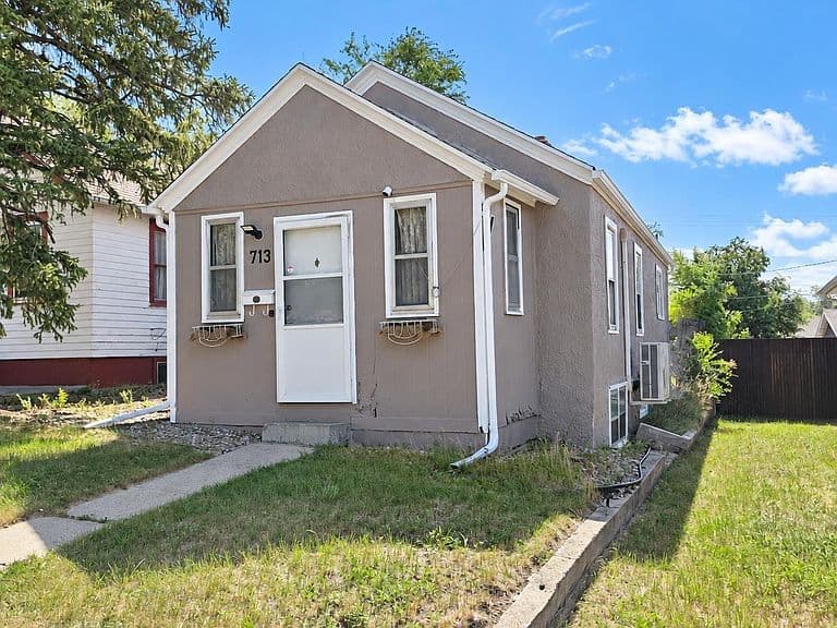 713 Fairview St photo 2